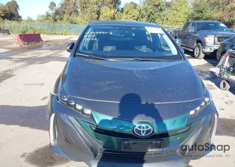 2018 Toyota Prius Prime Plus из США, поврежденный, VIN JTDKARFP0J3090801